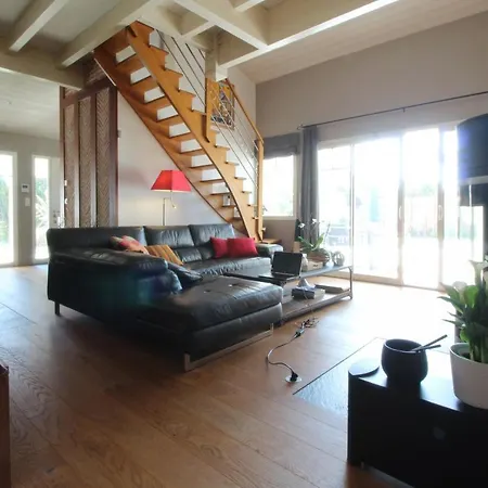 Vakantiehuis Superbe Design Avec Piscine Chauffee